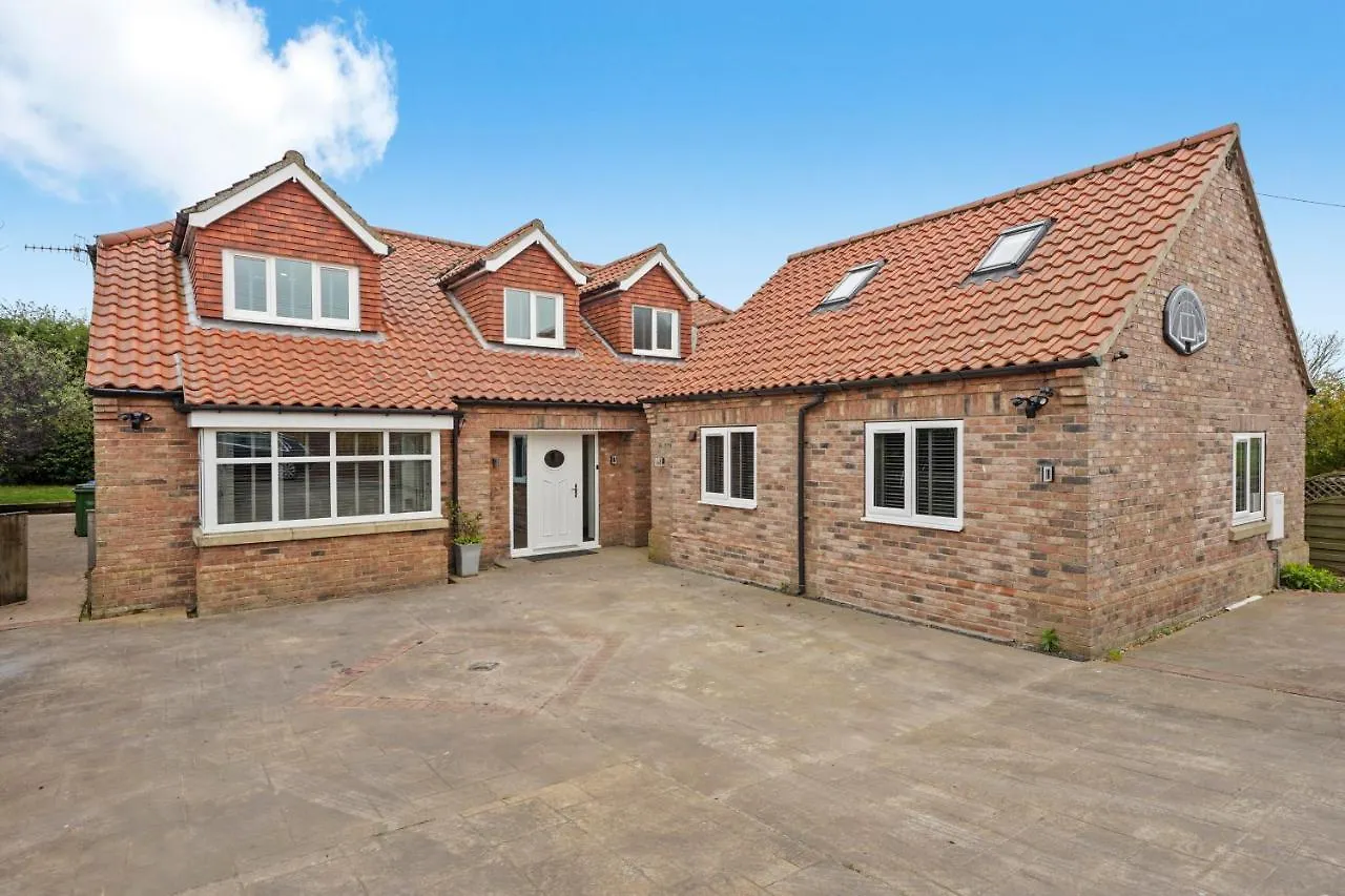 The Filey Coastal Villa - Indoor Swimming Pool - Sauna - Pets